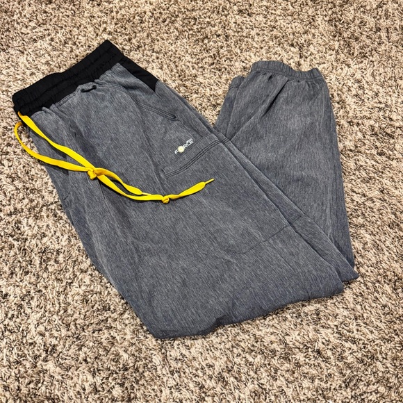 Carhartt Scrub Set - Picture 2 of 6